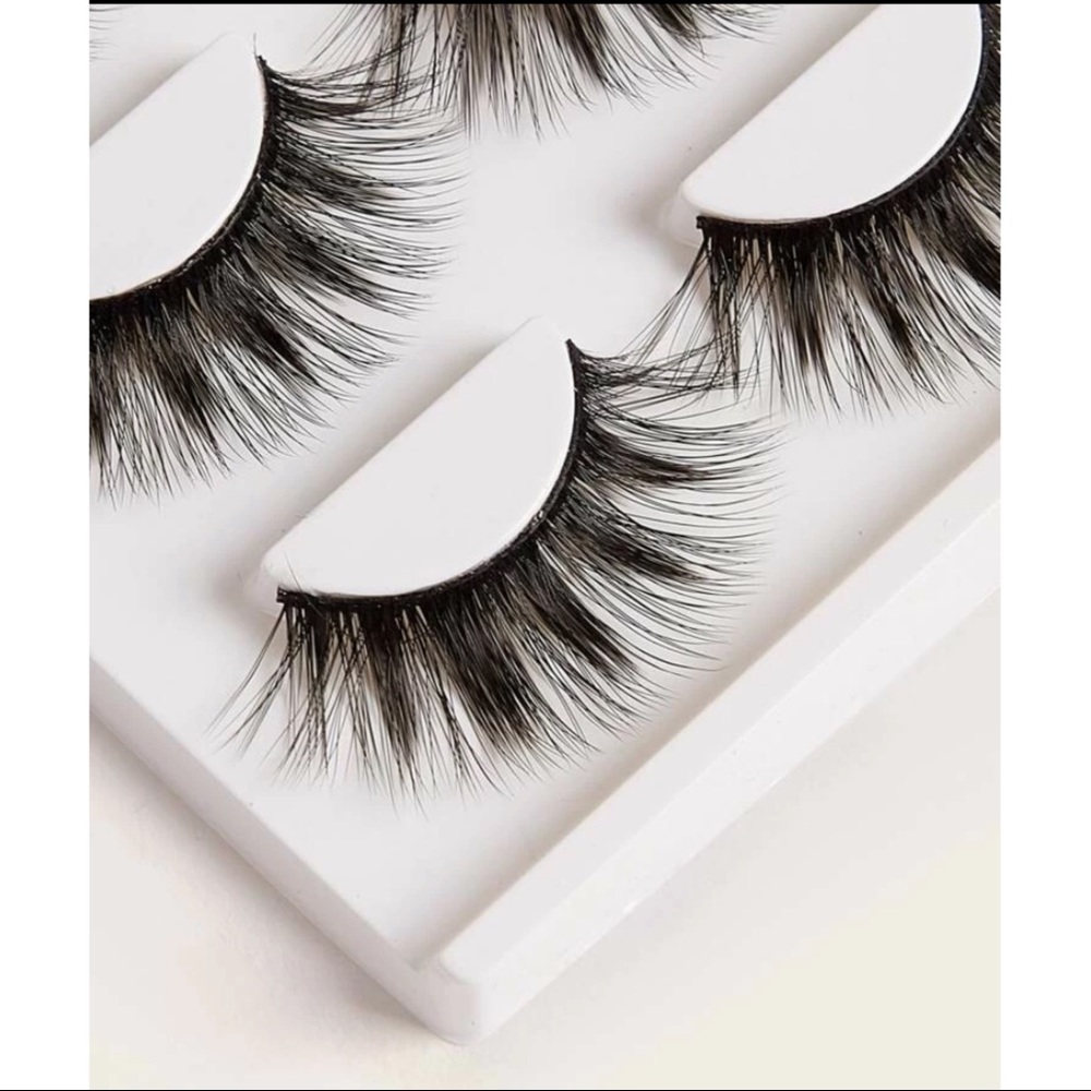 Fake eyelashes - Picture 3 of 3